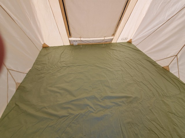 強い風が吹く日に キャンプ Emi Camp